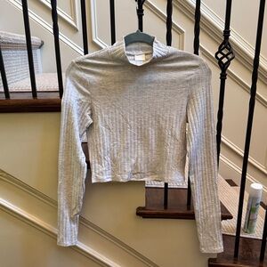 H&M Women’s Croppd Grey Turtleneck Size Small